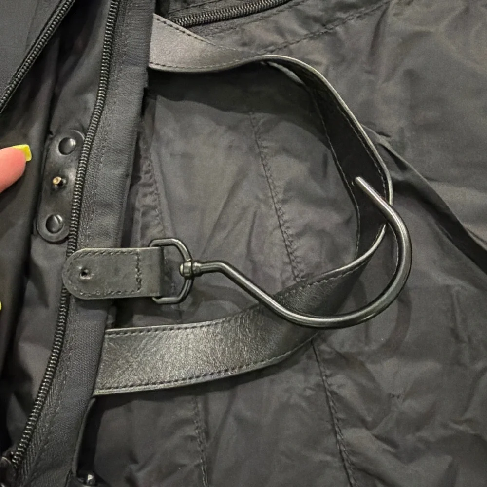Away garment sleeve